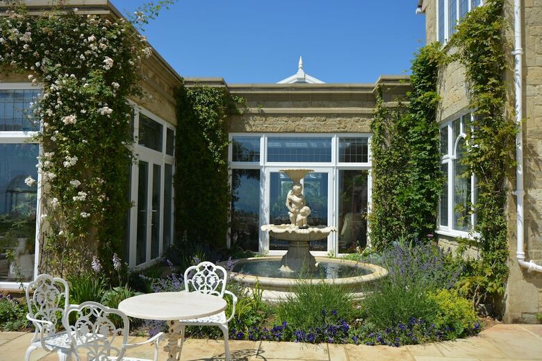 Hotel Haven Hall