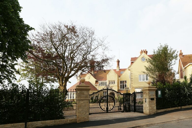 Hotel Haven Hall