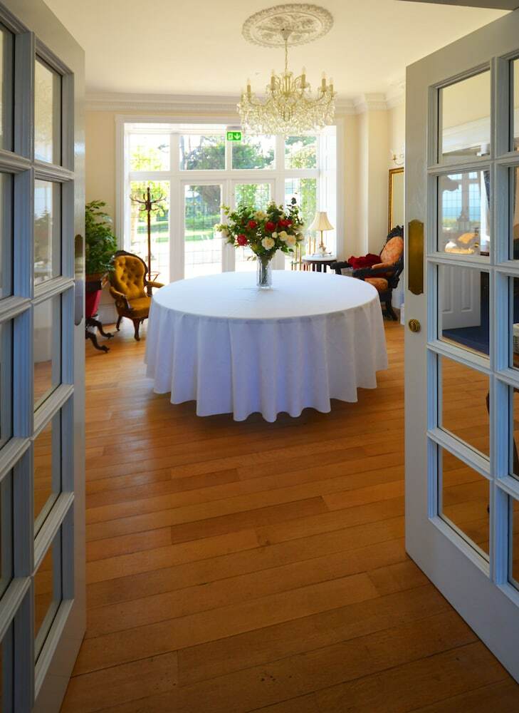 Hotel Haven Hall