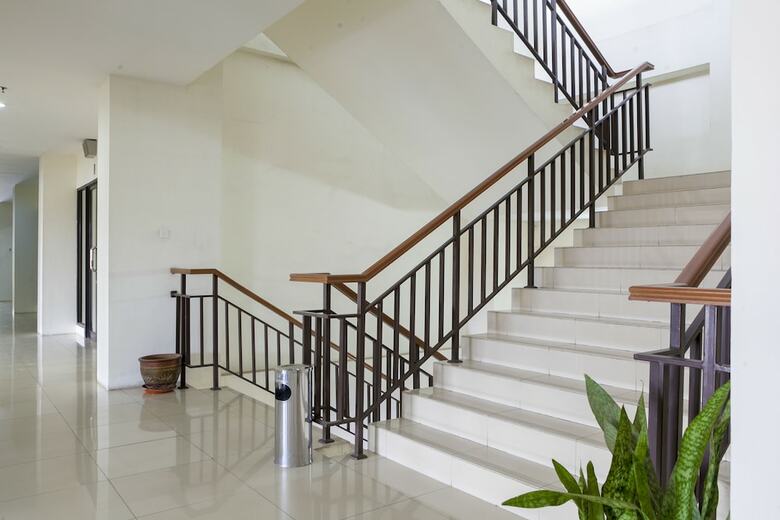 Hotel Reddoorz Apartment @ Tamansari Panoramic Soekarno