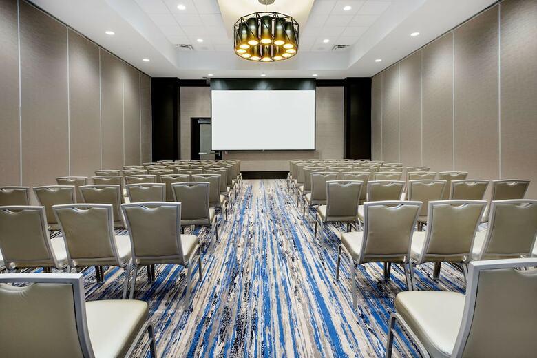 Hotel Embassy Suites By Hilton College Station, Tx