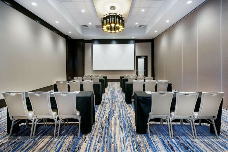 Hotel Embassy Suites By Hilton College Station, Tx