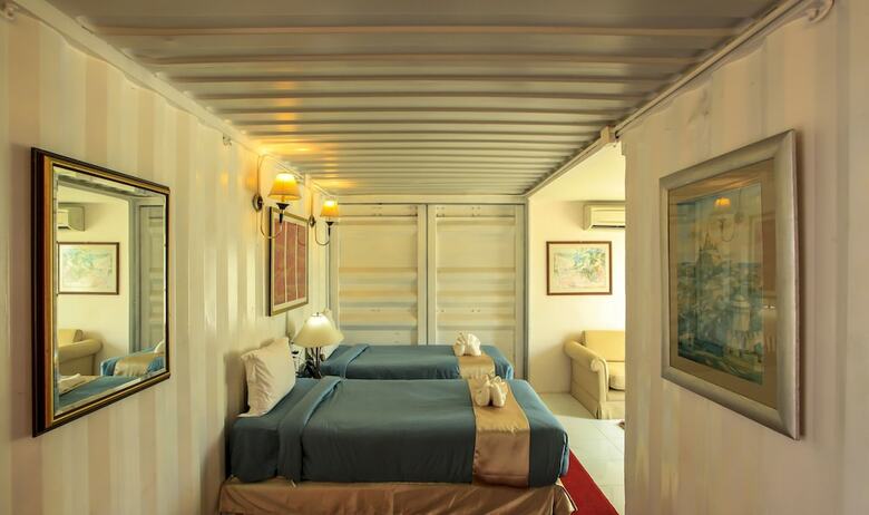Hotel The Bloom By Tv Pool