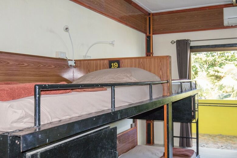 Hostal Carabao Dive Resort