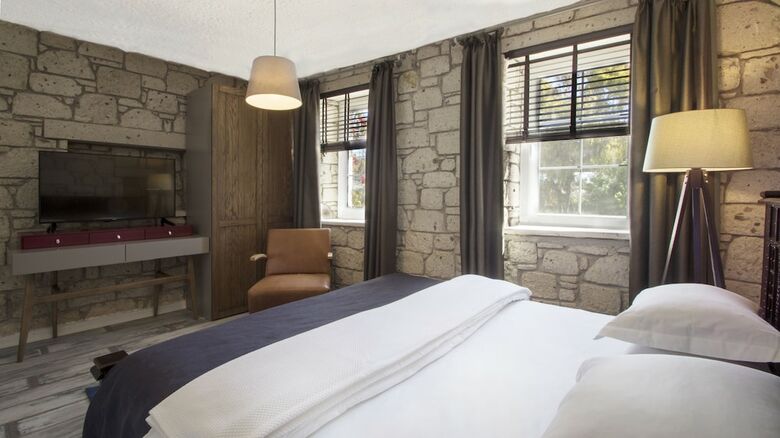 The Six Ala�at? Hotel