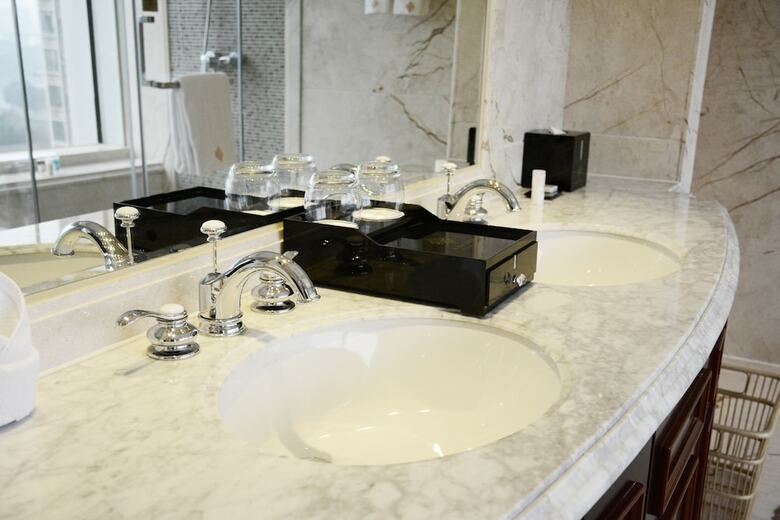 Yinxin Century Hotel