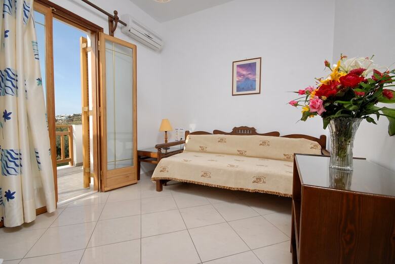 Birikos Hotel & Suites