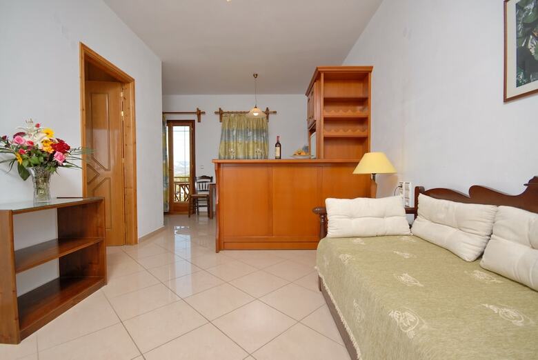 Birikos Hotel & Suites