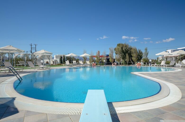 Birikos Hotel & Suites