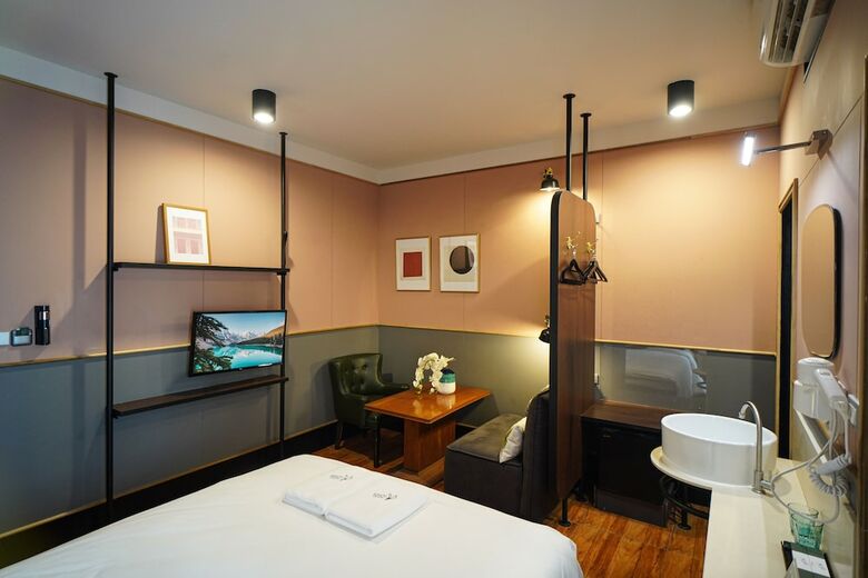 Josh Hotel