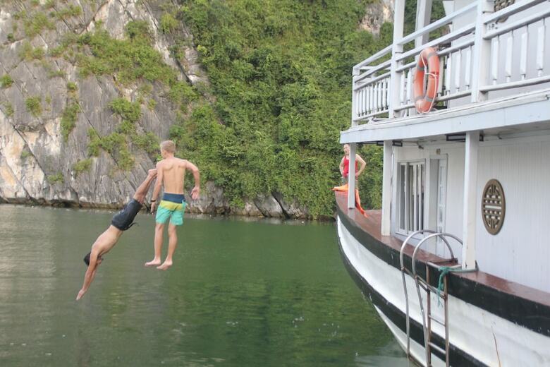 Lan Ha Legend Cruise