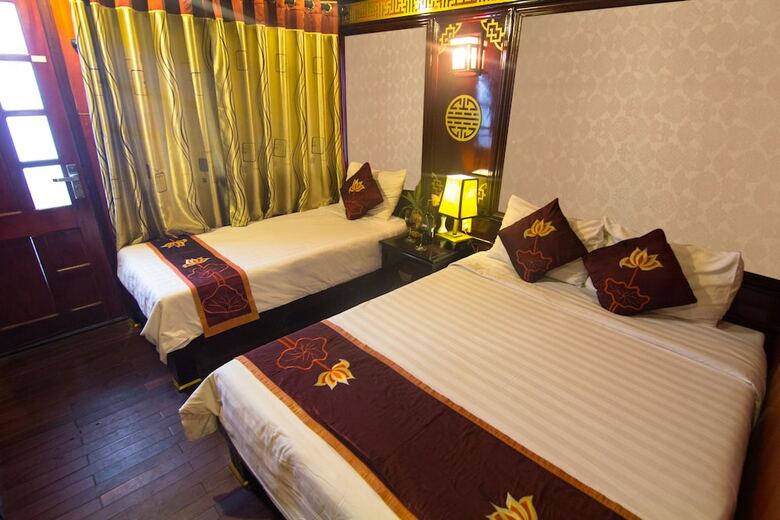 Lan Ha Legend Cruise