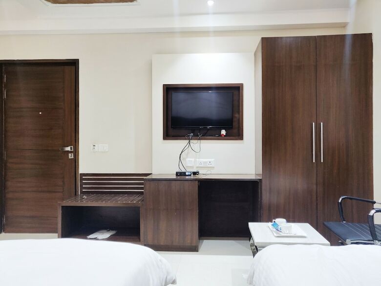 Bodhgaya Seven Inn Hotel N Restaurant