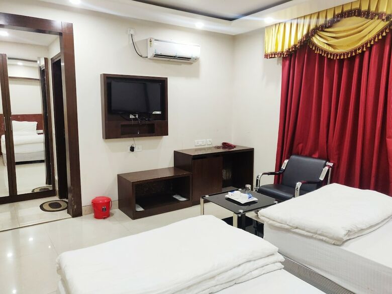 Bodhgaya Seven Inn Hotel N Restaurant