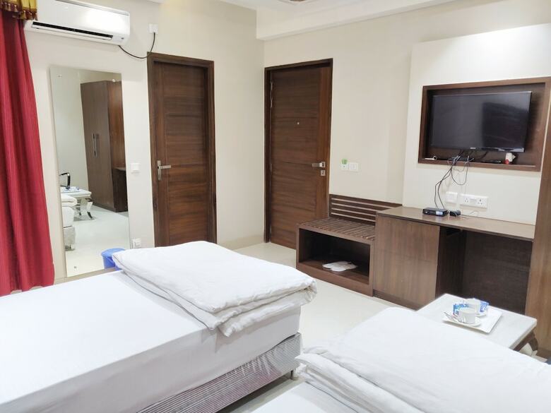 Bodhgaya Seven Inn Hotel N Restaurant