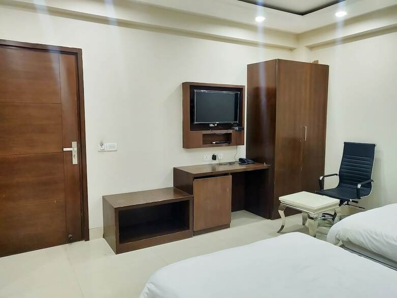 Bodhgaya Seven Inn Hotel N Restaurant