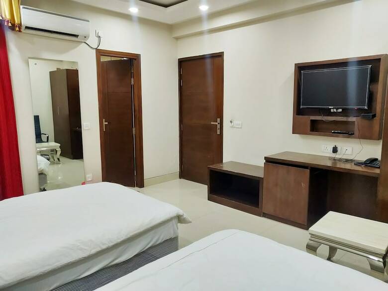 Bodhgaya Seven Inn Hotel N Restaurant