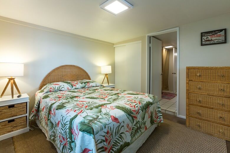 Honl's Beach Hale (big Island) By Redawning