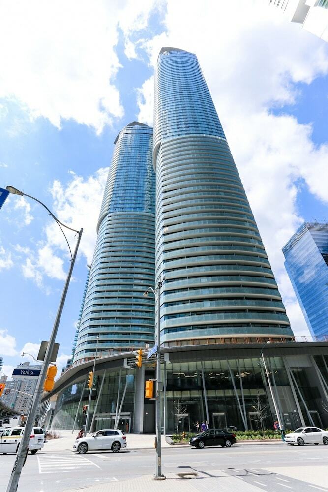Apartamentos Platinum Suites - Modern Luxury High Rise Condo