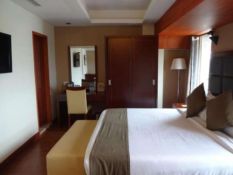 Hotel Paramount Tower