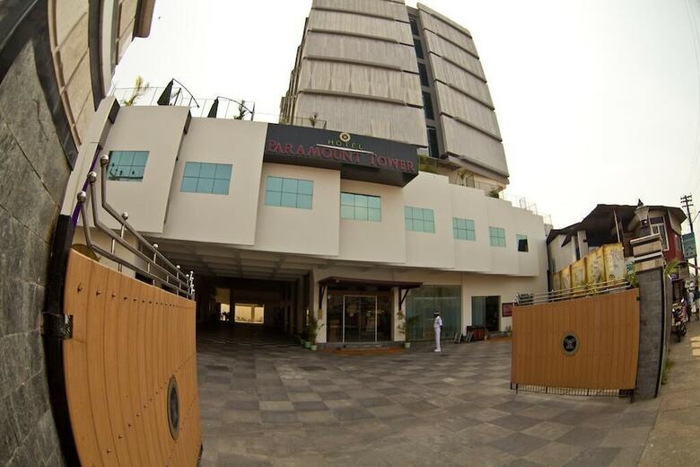 Hotel Paramount Tower
