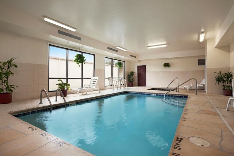 Motel Super 8 By Wyndham Aurora/naperville Area