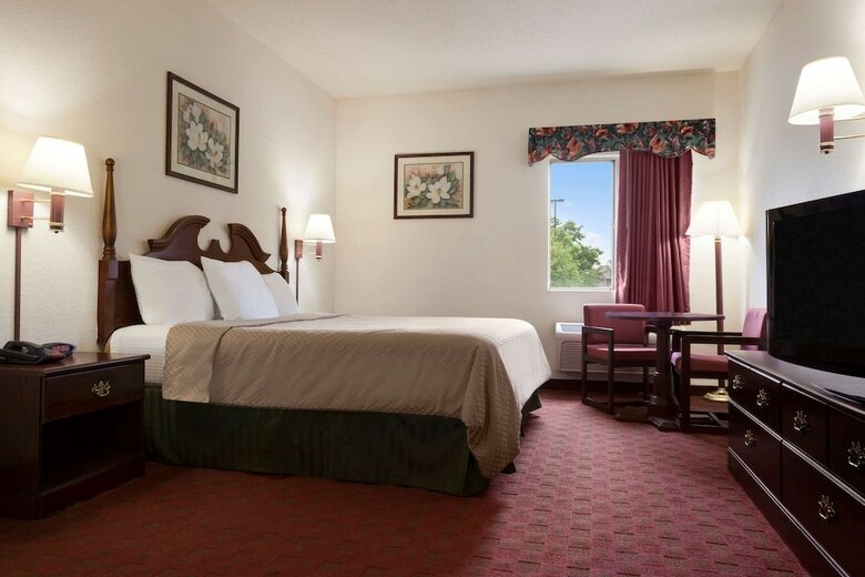 Motel Super 8 By Wyndham Aurora/naperville Area