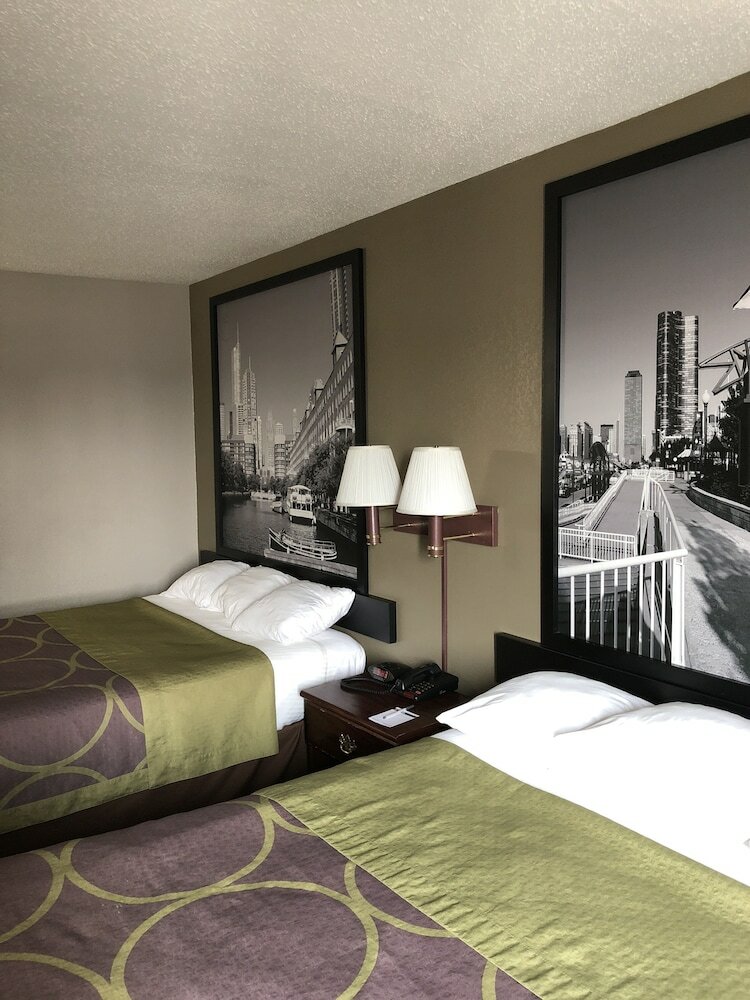 Motel Super 8 By Wyndham Aurora/naperville Area
