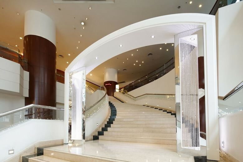 Hotel B P International