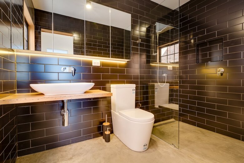White Room Apartments