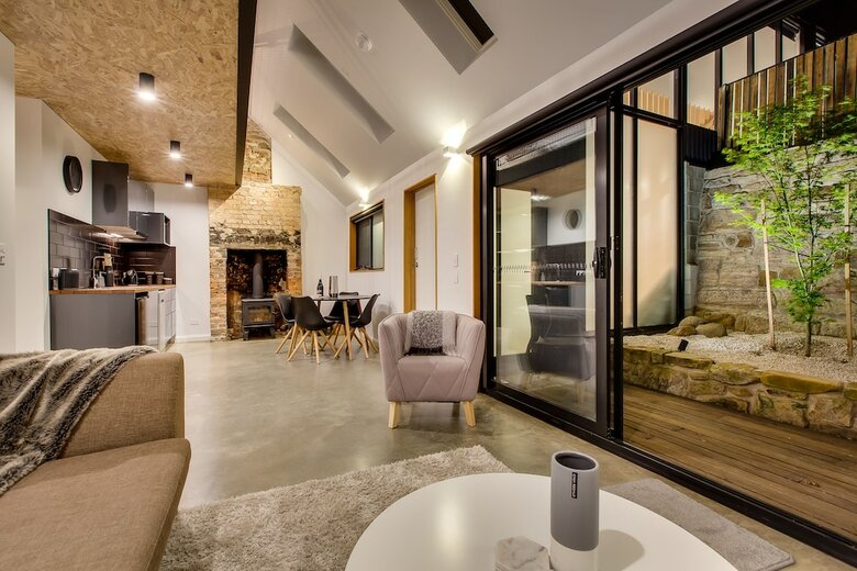 White Room Apartments