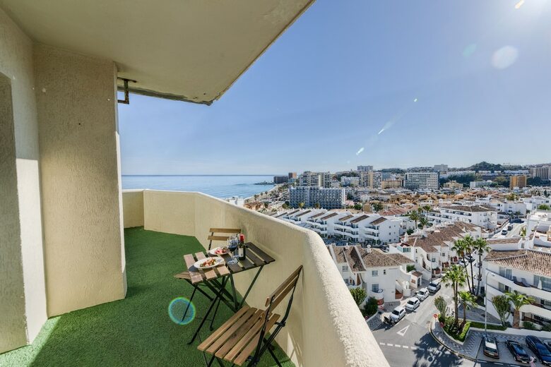 Apartamentos Holidays2benal Beach