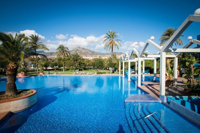 Apartamentos Holidays2benal Beach