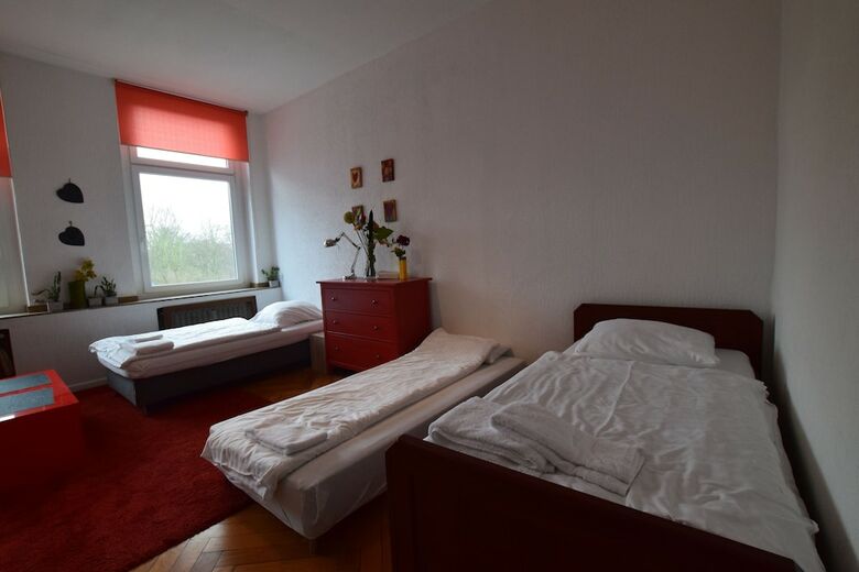 Tolstov-hotels Large 3 1/2 Room Apartment