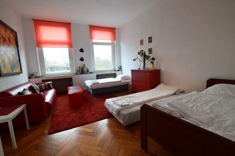 Tolstov-hotels Large 3 1/2 Room Apartment