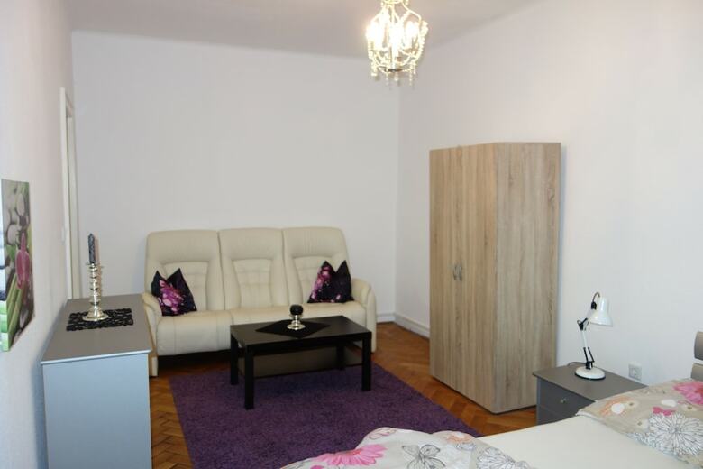Tolstov-hotels Large 3 1/2 Room Apartment