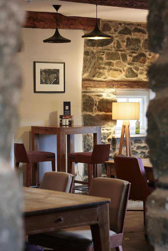 Posada The Cross Foxes- Bar Grill And Rooms