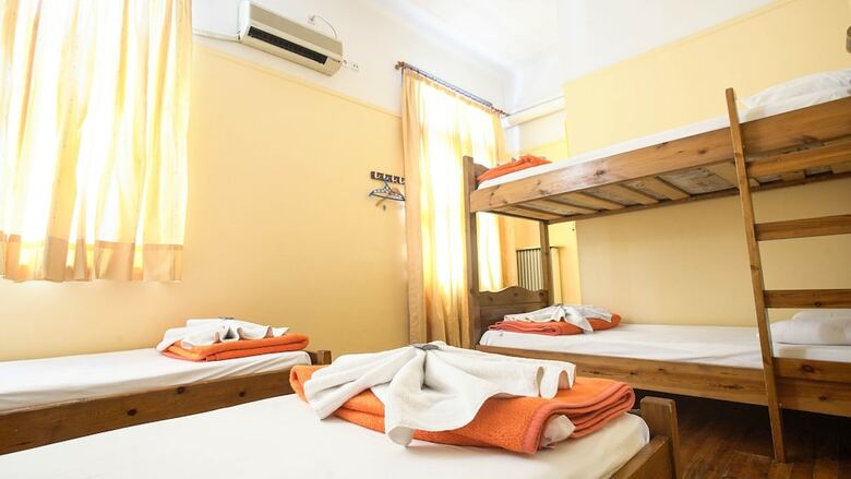 Hostal Students & Travellers Inn