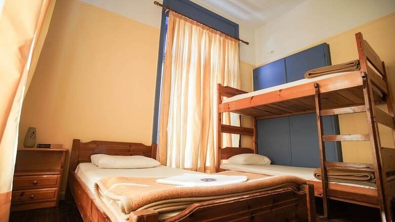 Hostal Students & Travellers Inn