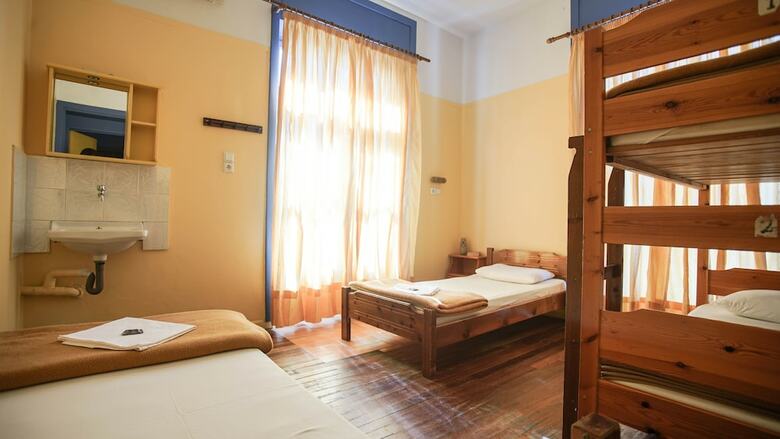 Hostal Students & Travellers Inn