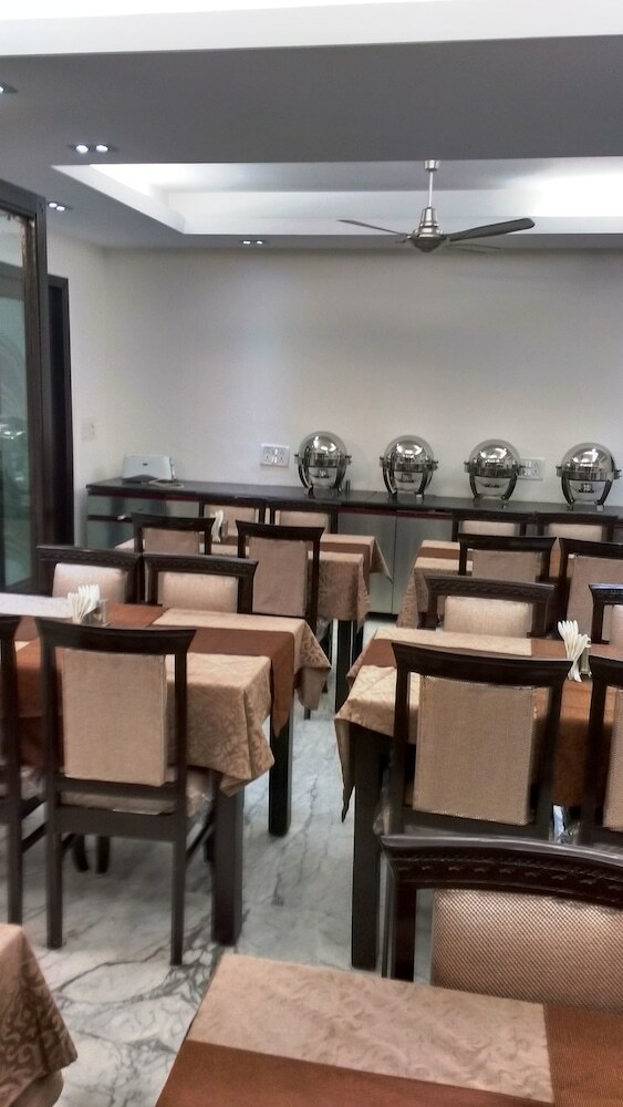 Hotel Sumedha Premium