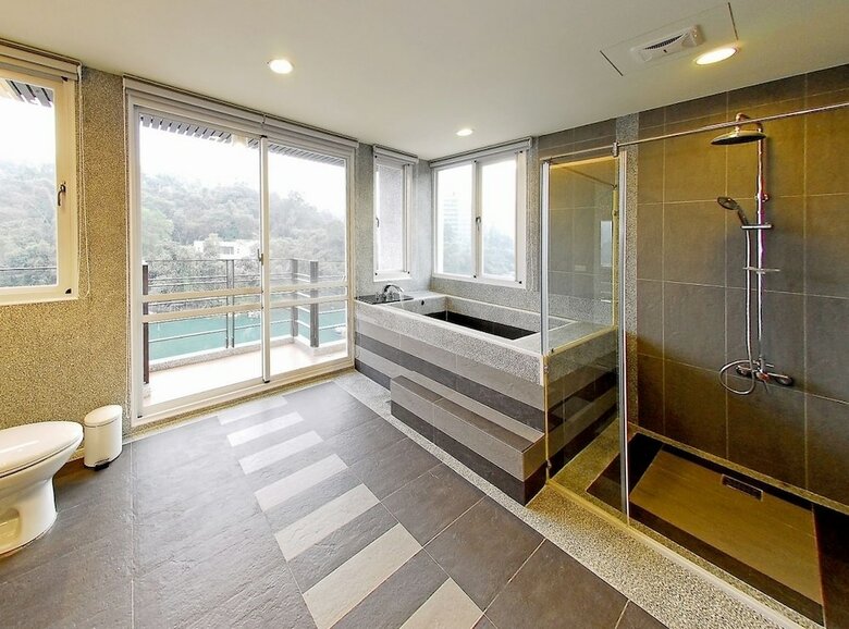 Sun Moon Lake Karuizawa Villa B&B