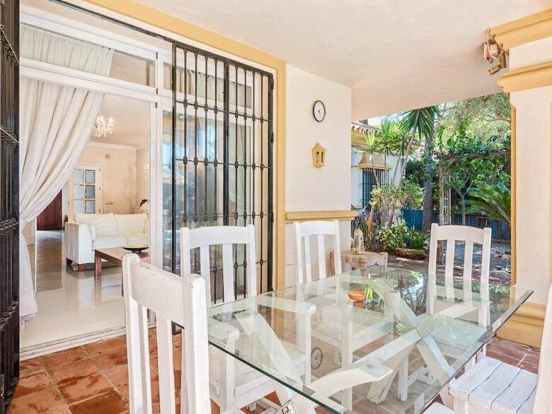 Villa Espa�a