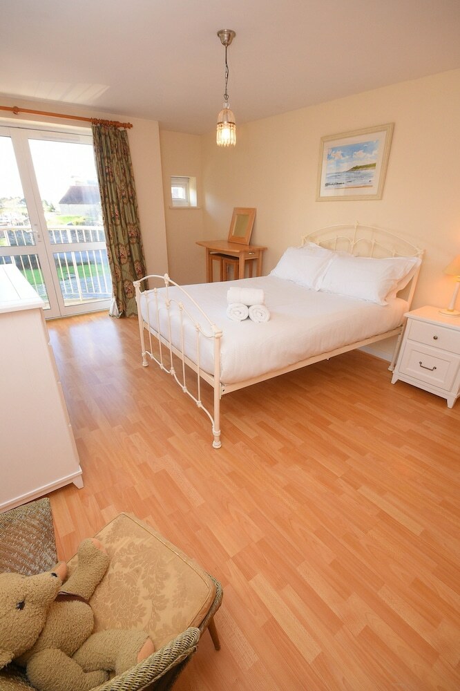 Town Or Country - Greenwich Apartments