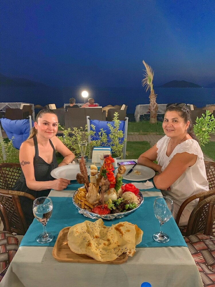 Y�cel Hotel