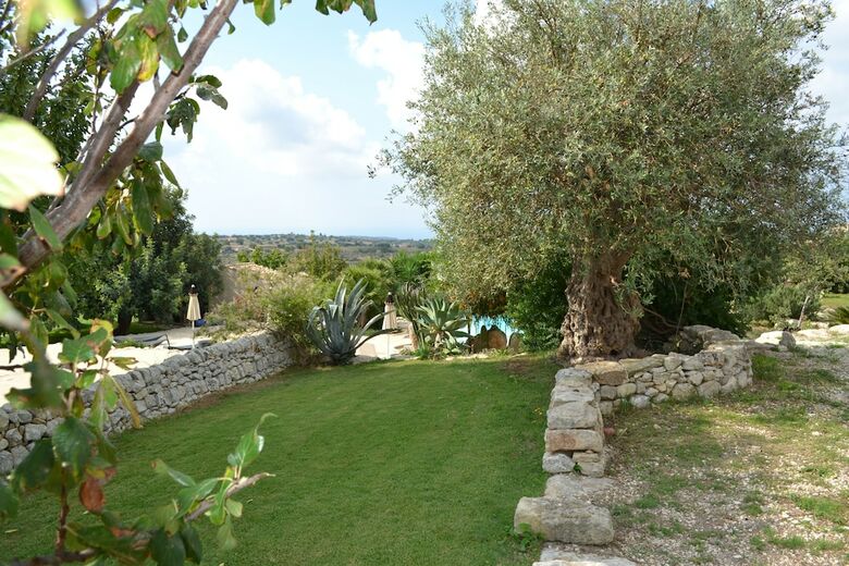 Hotel Antica Masseria Timparuci