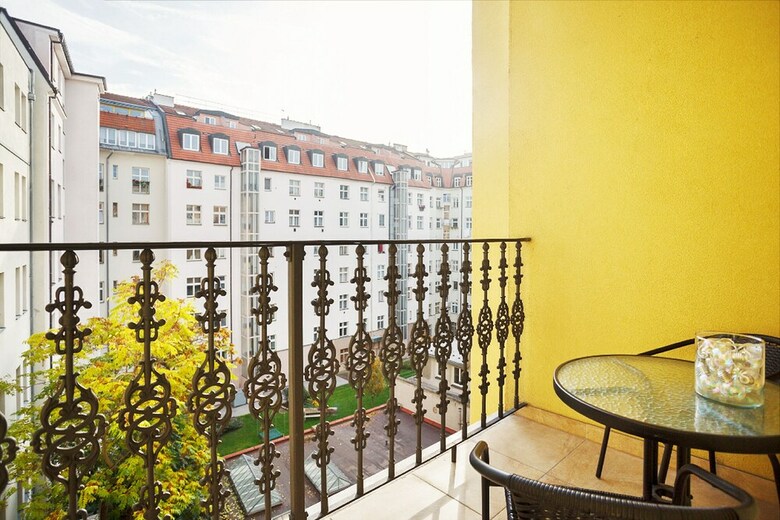 Charming Two-bedroom Apartment Next To The Emmaus Abbey