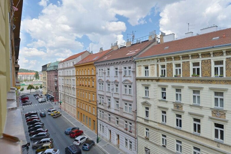 Charming Two-bedroom Apartment Next To The Emmaus Abbey