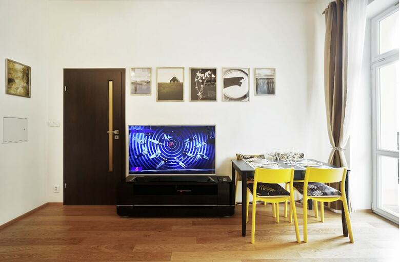 Charming Two-bedroom Apartment Next To The Emmaus Abbey