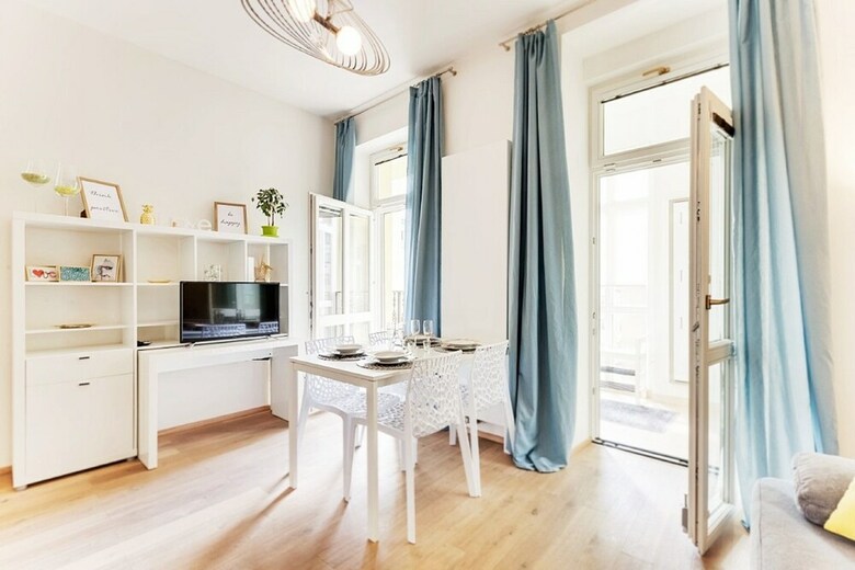 Charming Two-bedroom Apartment Next To The Emmaus Abbey
